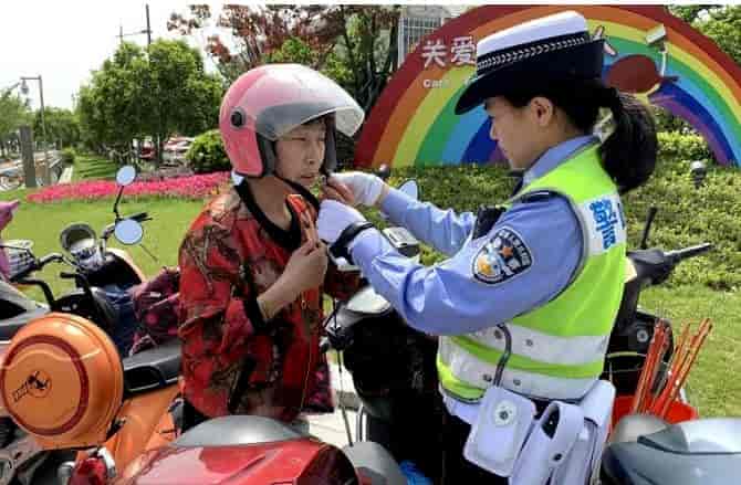 6月1號(hào)起，騎電動(dòng)車(chē)不戴頭盔真的會(huì)面臨處罰、罰款嗎？多地已經(jīng)發(fā)出官方聲明緊急辟謠！